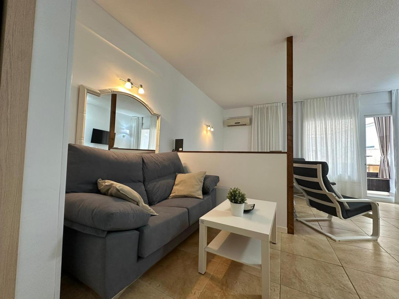 Apartment Ama611 - Terraza, Wifi, Playa La Carihuela A 100 Metros Torremolinos