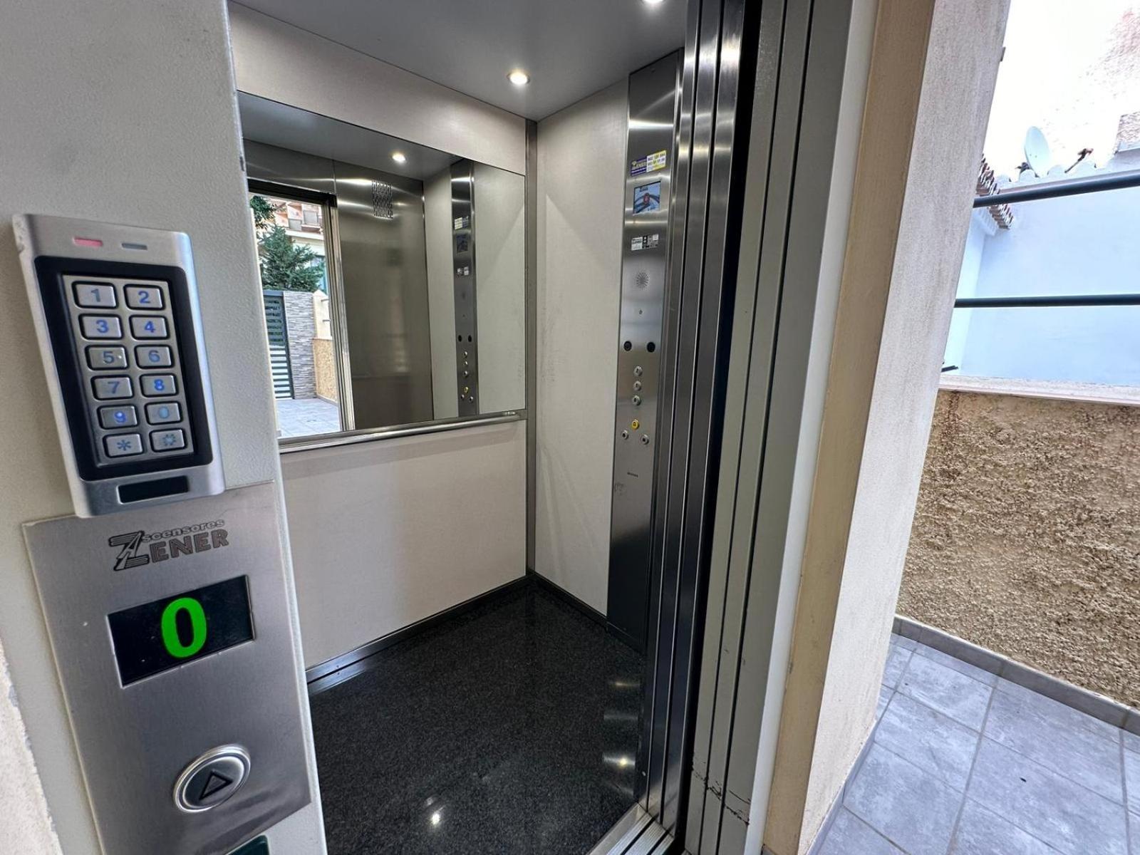 Apartment Ama611 - Terraza, Wifi, Playa La Carihuela A 100 Metros Torremolinos